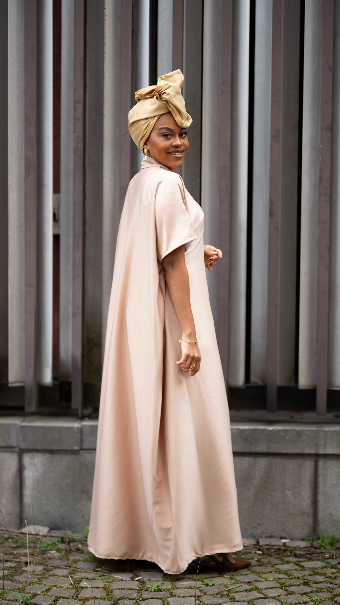 Look Complet – Robe Maziwa & Turban Assortis